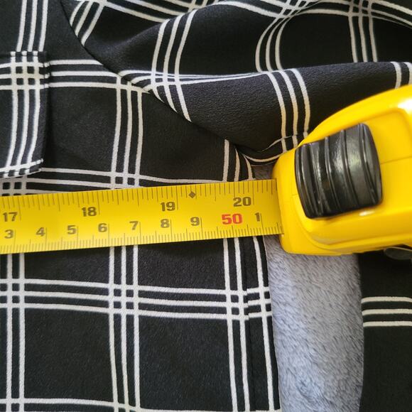 Women’s Calvin Klein Black And White Button Up Blouse Size Medium - Picture 6 of 9